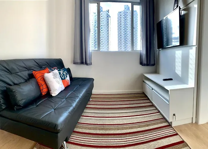 505 - Apartamento Lindo, amplo e decorado, mobiliario moderno, cozinha completa com utensílios , Excelente vista da cidade e localização privelegiada no bairro Bigorrilho proxímo de shopping e parques